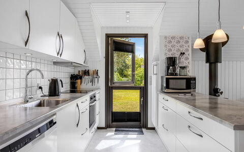 Emiljan - from the Sea: Cuisine, Comptoir, Appareil De Cuisine, Bois, Design Intérieur, Sol, Principaux Appliance, Meubles, Plafond, Cabinetry