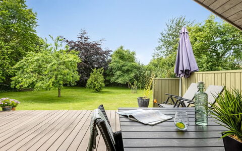Emiljan - from the Sea: Herbe, Prairie, Paysage, Écorégion, Plaine, Communauté Des Plantes, Lot Terre, Mobilier De Jardin, Prairie, Formations Arbustives