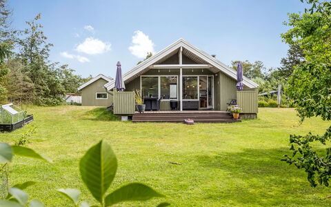 Emiljan - from the Sea: Herbe, Prairie, Paysage, Écorégion, Plaine, Communauté Des Plantes, Lot Terre, Mobilier De Jardin, Prairie, Formations Arbustives