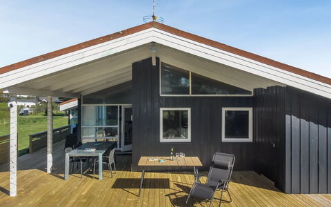 Peder - 700M from the Sea: Bois, Meubles, Appartement, Pièce, Plafond, Tache De Bois, Chaise, Dur, Vernis, Lumber