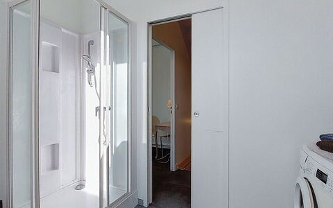Ker Soizik: Sol, Sol, Luminaire Plomberie, Salle De Bains, Porte, Design Intérieur, Plomberie, Plafond, Porte De Douche, Pièce