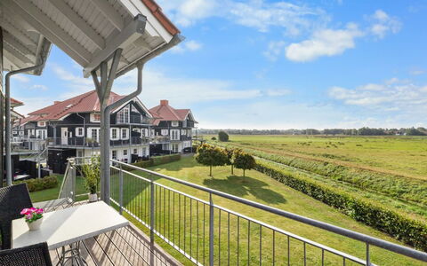 Alitta - 240M from the Sea: Bleu, Chalet, Maison, Domicile, Ferme, Biens, Siding