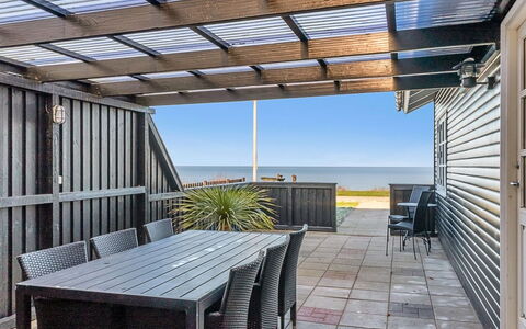 Sada - 30M from the Sea: Bois, Sol, Plate-Forme, Ombre, Dur, Porche, Mobilier De Jardin, Planche, Balcon, Chaise