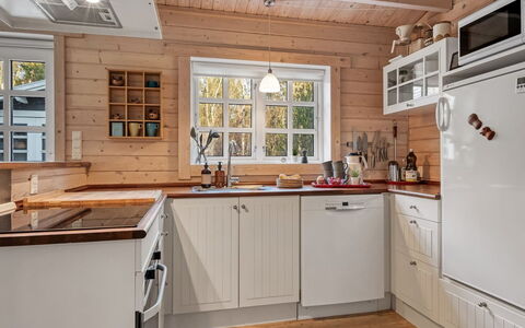 Landrich - from the Sea: Cuisine, Comptoir, Bois, Cabinetry, Appareil De Cuisine, Sol, Design Intérieur, Principaux Appliance, Meubles, Sol