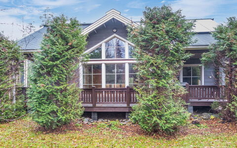 Tahkon Polar: Arbre, Arbuste, Chalet, Maison, Domicile, Jardin, Siding, Biens, Porche, Cour