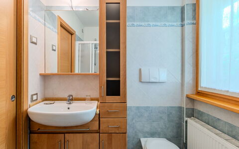 Raggio di Sole: Lavabo, Luminaire Plomberie, Salle De Bains, Évier, Sol, Bois, Sol, Design Intérieur, Armoire De Toilette, Robinet