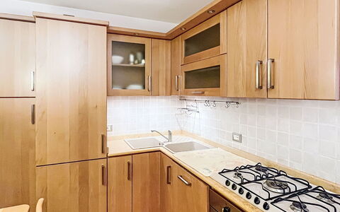 Raggio di Sole: Appareil De Cuisine, Cuisine, Comptoir, Principaux Appliance, Cabinetry, Bois, Sol, Le Fourneau, Design Intérieur, Cuisinière