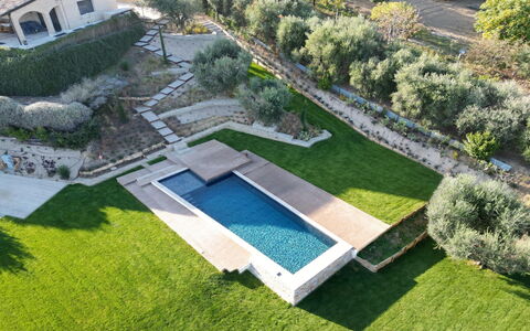 Villa Carciofa: Jardin, Arbuste, Piscine, Aménagement Paysager, Arrière-Cour, Biens, Pelouse, Cour, Villa, Cour