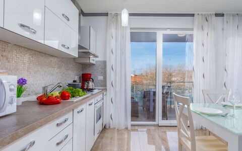 Villa Ricardo: Meubles, Design Intérieur, Cuisine, Sol, Bois, Principaux Appliance, Comptoir, Sol, Domicile, Plafond