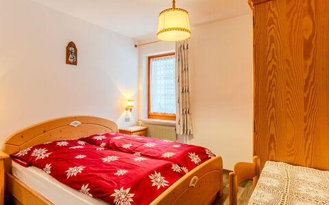 Cristina: Bois, Design Intérieur, Domicile, Chambre, Meubles, Lit, Drap De Lit, Cadre De Lit, Literie, Dur