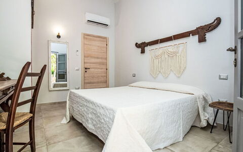 Tempio Pausania 2: Meubles, Sol, Design Intérieur, Sol, Bois, Plafond, Chambre, Pièce, Lit, Domicile