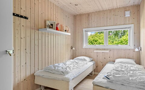 Anouk - 700M from the Sea: Bois, Chambre, Design Intérieur, Sol, Sol, Plafond, Lit, Pièce, Literie, Planche