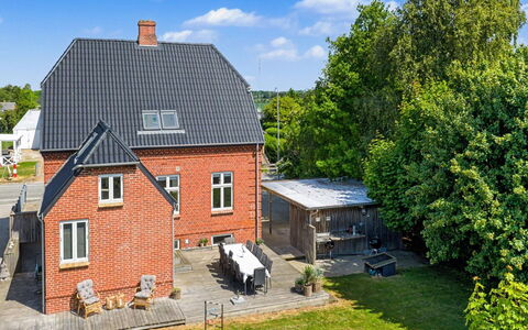 Hanni - 600M from the Sea: Toit, Maison, Zone Résidentielle, Domicile, Chalet, Zone Rurale, Biens, Ferme, Jardin, Pelouse