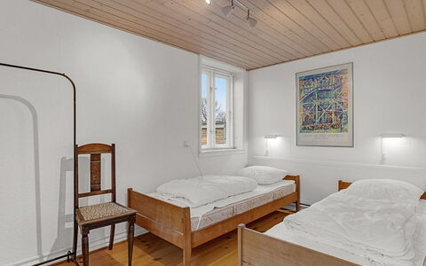Hanni - 600M from the Sea: Mur, Sol, Sol, Bois, Design Intérieur, Plafond, Chambre, Meubles, Lit, Parquet