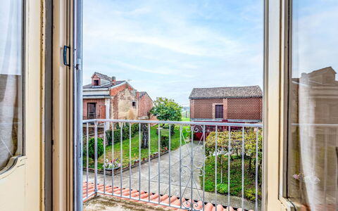 Penango 200: Mur, Appartement, Composite, Porte, Le Fer, Métal, Brique, Balcon, Brickwork, Balustrade