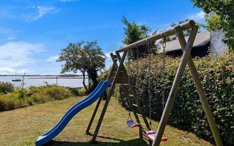 Rajna - 30M from the Sea: Meubles, Bois, Design Intérieur, Sol, Sol, Chaise, Pièce, Plafond, Salon, Appartement
