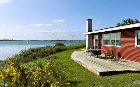 Rajna - 30M from the Sea: Meubles, Bois, Design Intérieur, Sol, Sol, Chaise, Pièce, Plafond, Salon, Appartement