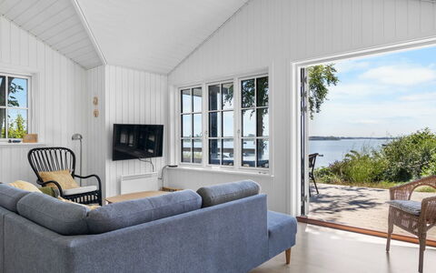 Edvardsine - 40M from the Sea: Bleu, Chalet, Maison, Domicile, Ferme, Biens, Siding