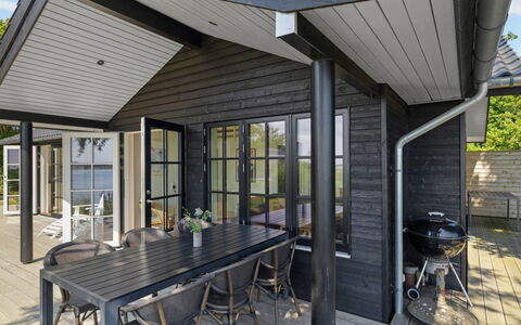 Edvardsine - 40M from the Sea: Bleu, Chalet, Maison, Domicile, Ferme, Biens, Siding