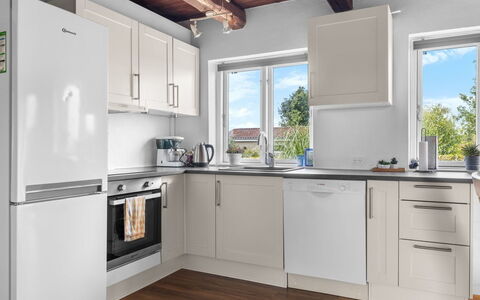Ina - 210M from the Sea: Appareil De Cuisine, Cuisine, Principaux Appliance, Électroménager, Comptoir, Sol, Réfrigérateur, Cabinetry, Design Intérieur, Sol