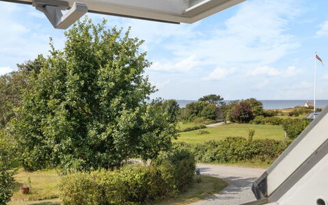 Ina - 210M from the Sea: Ombre, Composite, Daylighting, Conception, Balcon, Structure En Plein Air, Pergola, Store