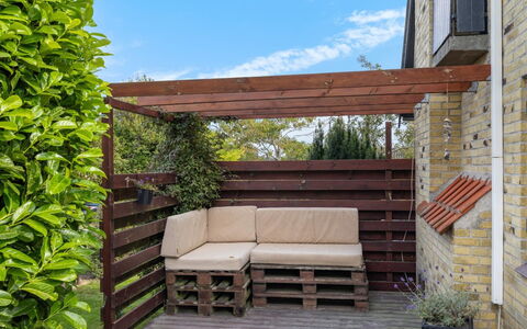 Ina - 210M from the Sea: Bois, Meubles, Tache De Bois, Jardin, Dur, Mobilier De Jardin, Arrière-Cour, Planche, Patio, Structure En Plein Air