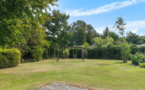 Ina - 210M from the Sea: Arbre, Herbe, Arbuste, Jardin, Ombre, Pelouse, Aménagement Paysager, Parc, Cour