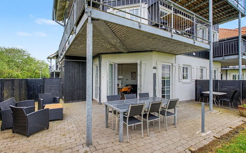 Babo - 250M from the Sea: Zone Résidentielle, Toit, Domicile, Porche, Maison, Balcon, Chalet, Biens, Ombre, Balustrade