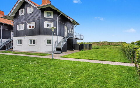 Babo - 250M from the Sea: Herbe, Bâtiment, Maison, Zone Résidentielle, Façade, Domicile, Architecture, Toit, Chalet, Lot Terre