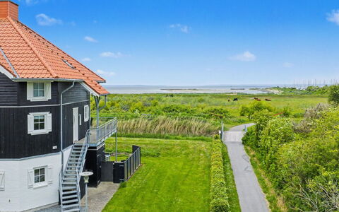 Babo - 250M from the Sea: Herbe, Domicile, Maison, Toit, Lot Terre, Chalet, Biens, Pelouse, Porche, Ombre