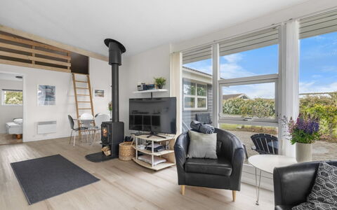 Moa - 350M from the Sea: Meubles, Bois, Design Intérieur, Sol, Sol, Chaise, Pièce, Plafond, Salon, Appartement