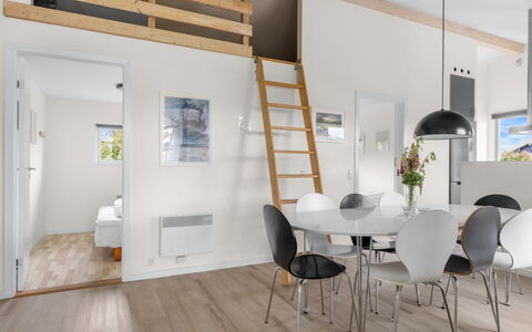 Moa - 350M from the Sea: Sol, Bois, Design Intérieur, Plafond, Sol, Meubles, Pièce, Appartement, Parquet, Salon