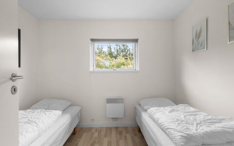 Moa - 350M from the Sea: Bois, Chambre, Lit, Literie, Gelé, Daylighting, Cadre De Lit, L'Hiver, Drap De Lit, Dortoir