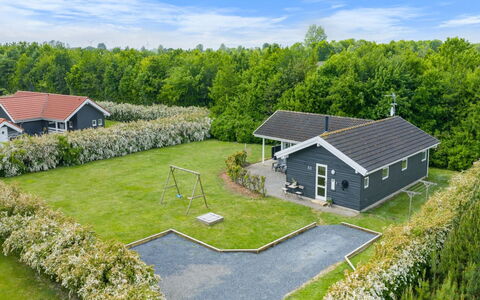 Moa - 350M from the Sea: Domicile, Chalet, Biens, Jardin, Pelouse, Aménagement Paysager, Cour, Ferme, Allée, Batiments Jardin