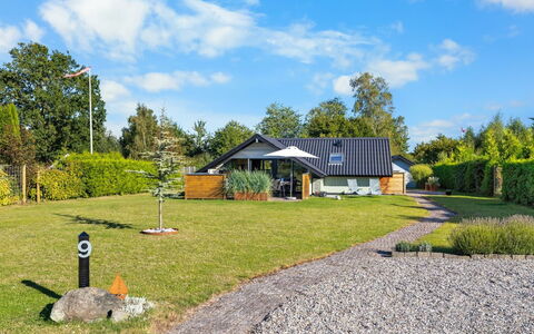 Allin - 350M from the Sea: Herbe, Toit, Maison, Domicile, Arbuste, Zone Résidentielle, Chalet, Lot Terre, Jardin