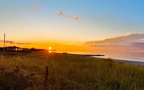 Nedelko - 20M from the Sea: Ciel, Horizon, Afterglow, Le Coucher Du Soleil, Crépuscule, Orange, Jaune, Lever Du Soleil, Écorégion, Nuage