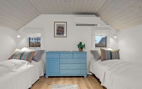 Solvejg - 280M from the Sea: Meubles, Design Intérieur, Sol, Sol, Chambre, Bois, Plafond, Lit, Pièce, Éclairage