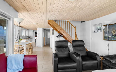 Yngvy - 10M from the Sea: Meubles, Sol, Design Intérieur, Sol, Bois, Plafond, Pièce, Canapé, Parquet, Salon