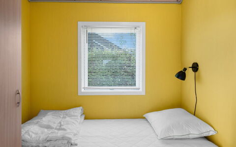 Astrath - 10M from the Sea: Mur, Jaune, Bois, Sol, Design Intérieur, Sol, Chambre, Plafond, Lit, Domicile