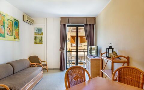 Alghero Residence, Seaside Apartments: Appartement, Meubles, Condominium, Balcon, Chaise, Ombre, Tache De Bois, Hôtel
