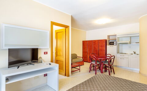 Alghero Residence, Seaside Apartments: Sol, Design Intérieur, Sol, Bois, Plafond, Meubles, Pièce, Appartement, Tache De Bois, Télévision
