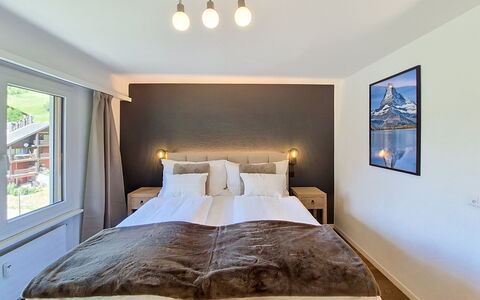 Chez Gredia: Design Intérieur, Sol, Plafond, Sol, Meubles, Pièce, Chambre, Bois, Lit, Éclairage