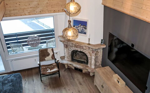 Chez Gredia: Bois, Meubles, Design Intérieur, Sol, Domicile, Pièce, Salon, Sol, Foyer, Plafond