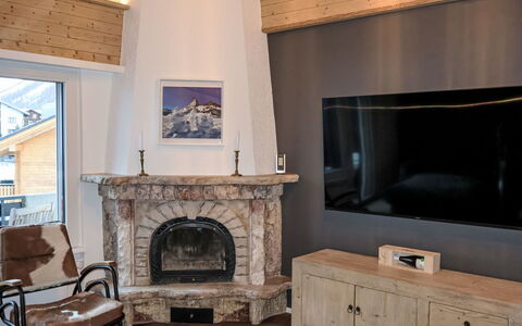 Chez Gredia: Design Intérieur, Sol, Meubles, Bois, Foyer, Sol, Salon, Pièce, Télévision, Éclairage