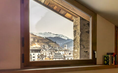 Planta Apartment: Bois, Marron, Chaîne De Montagnes, Tache De Bois, Vallée, Dur, Daylighting, Village De Montagne, Balcon