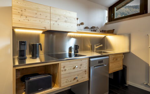 Planta Apartment: Cuisine, Comptoir, Design Intérieur, Meubles, Bois, Cabinetry, Appareil De Cuisine, Sol, Plafond, Évier