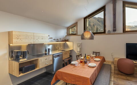 Planta Apartment: Bois, Design Intérieur, Plafond, Cuisine, Meubles, Domicile, Comptoir, Pièce, Cabinetry, Luminaire