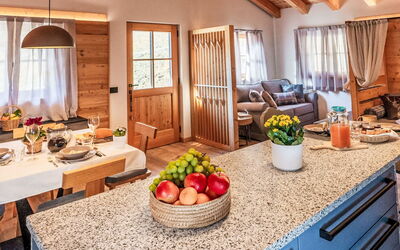 La Piciola 301.2: Meubles, Bois, Design Intérieur, Domicile, Sol, Table, Chaise, Cuisine, Plafond, Chalet