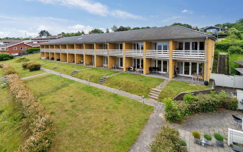 Ømund - 100M from the Sea: Meubles, Design Intérieur, Sol, Sol, Plafond, Pièce, Chaise, Table, Appartement, Table Cuisine Et Salle A Manger