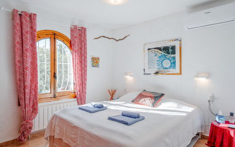 Sol & Sal: Lit, Meubles, Chambre, Design Intérieur, Mur, Literie, Drap De Lit, Linge, Plafond, Pièce